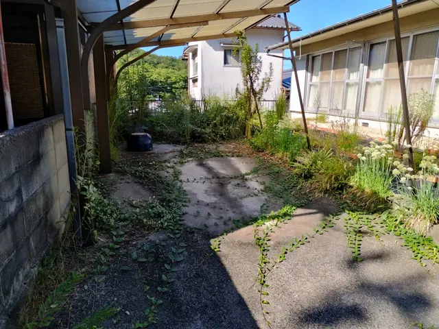 遠方の方！立ち会いなく作業可能！防草シート、砂利石敷き可能です！無料見積りOK!サービスの画像