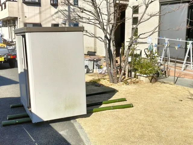 物置きの組み立てします。移設の場合は一度下見させて下さい。サービスの画像