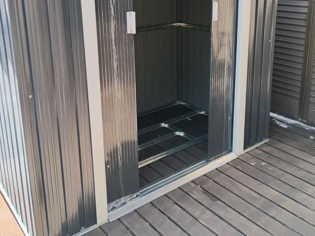 物置きの組み立てします。サービスの画像