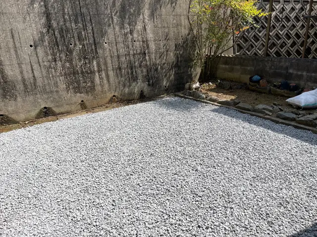 お見積り無料♪お気軽にご依頼下さい！草刈り→防草シートとまとめて施工OKサービスの画像