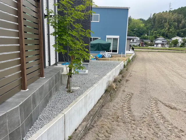 お見積り無料♪お気軽にご依頼下さい！草刈り→防草シートとまとめて施工OKサービスの画像