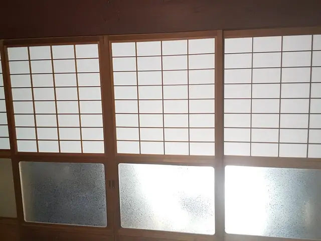 障子の張り替え/建付け調整　美しくスムーズな動きを提供しますサービスの画像