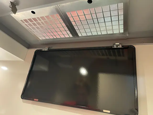 レンジフードの油汚れ、プロの洗剤と道具で除去します！サービスの画像