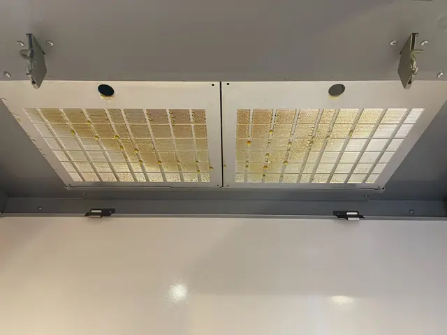 レンジフードの油汚れ、プロの洗剤と道具で除去します！サービスの画像