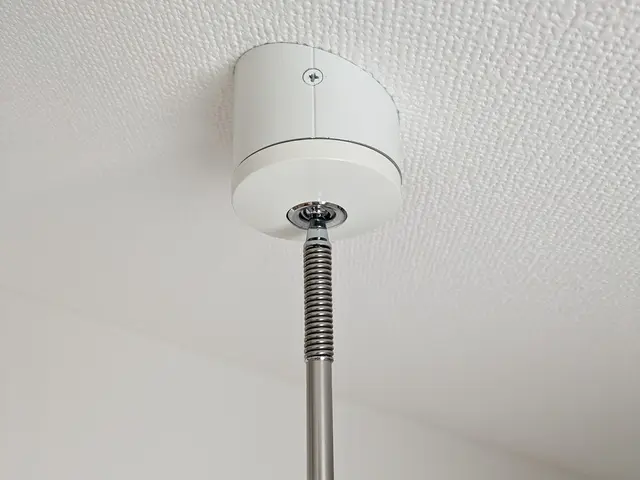 アプリ施工件数全国一位★ホスクリーン★屋外・アイアンバー可！金属コンクリ下地◎サービスの画像