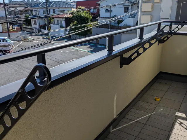 アプリ施工件数全国一位★ホスクリーン★屋外・アイアンバー可！金属コンクリ下地◎サービスの画像