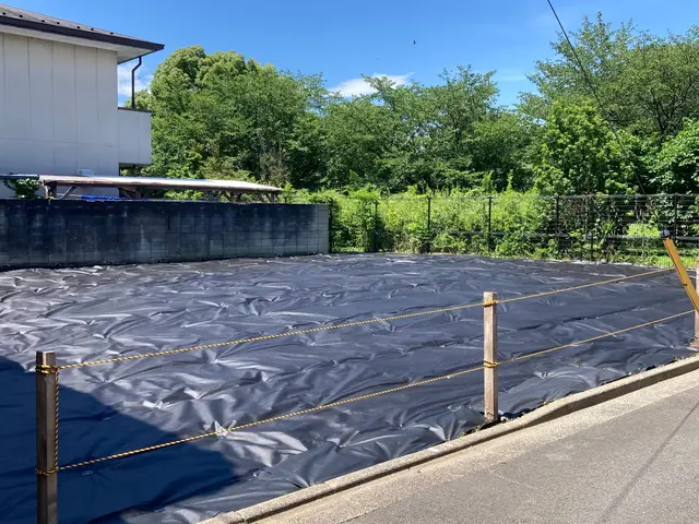 草むしりの負担を軽減！防草シートを敷設しませんか？サービスの画像