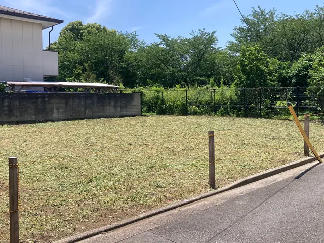 草むしりの負担を軽減！防草シートを敷設しませんか？サービスの画像