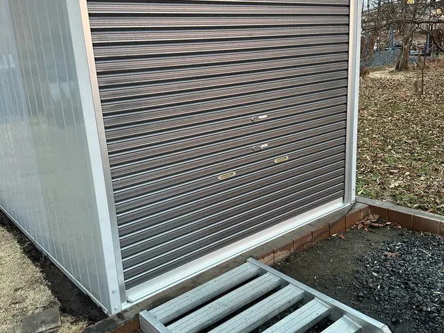 適した電動工具を用いて、　　　　　　　　丁寧にしっかり作業致します。サービスの画像