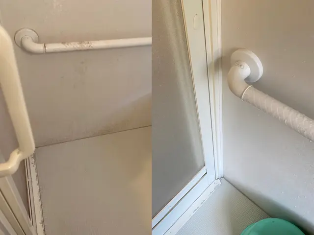 黒カビ、水アカ、石けんカスで汚れた浴室もピカピカに^_^ 丁寧に仕上げます。サービスの画像