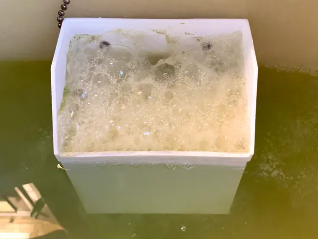 風呂釜（追い焚き）配管洗浄｜汚れ、雑菌を専用洗剤とブラシでゴッソリ清掃サービスの画像