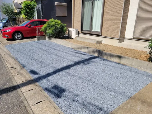☆明るいお庭へ大変身！笑顔にさせてみせます^^☆防草効果抜群☆化粧砂利でお洒落☆サービスの画像