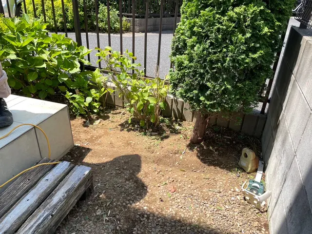 【草むしりが好きです】2人作業で丁寧に草むしり致します！お庭を綺麗に致します！サービスの画像