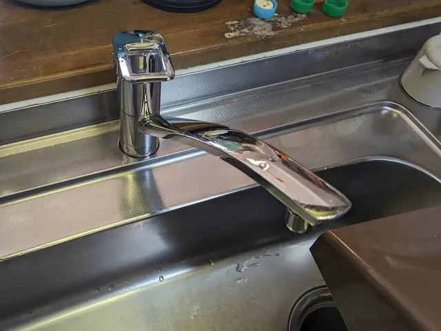 コンロ周りの油、焦げも徹底洗浄！シンクも輝きを取り戻します！！サービスの画像