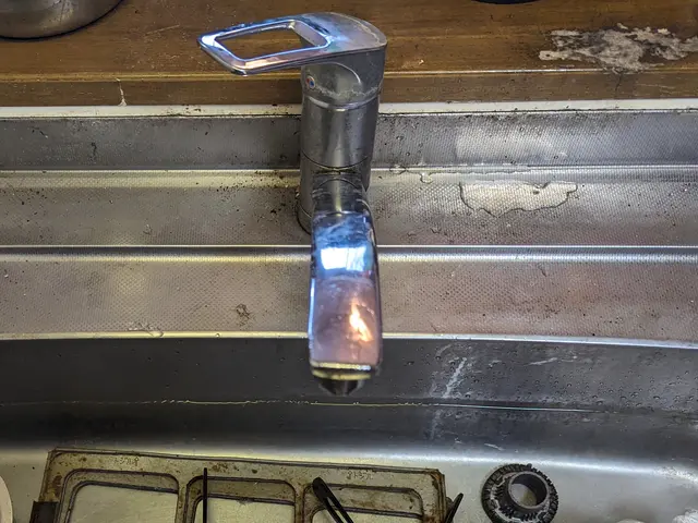 コンロ周りの油、焦げも徹底洗浄！シンクも輝きを取り戻します！！サービスの画像