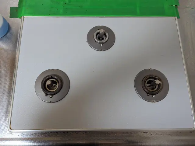 コンロ周りの油、焦げも徹底洗浄！シンクも輝きを取り戻します！！サービスの画像