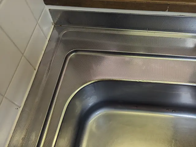 コンロ周りの油、焦げも徹底洗浄！シンクも輝きを取り戻します！！サービスの画像