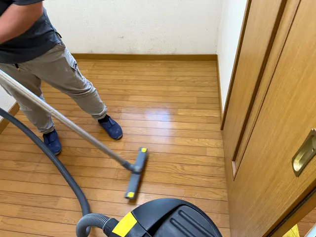 ☆フロア床徹底洗浄☆オフィスや店舗、ご自宅のフローリングをピカピカに洗浄いたしまサービスの画像