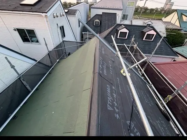 製品保障50年の安心屋根材で屋根リフォームサービスの画像