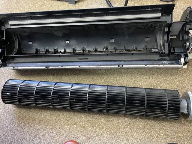 分解洗浄で綺麗にします！！電気工事資格保有+メーカー勤務の私がお伺いします！！サービスの画像