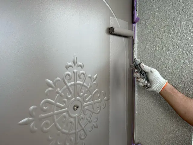 木製、鉄製ドアの塗装承ります！サービスの画像