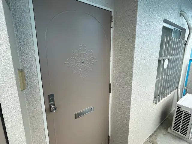 木製、鉄製ドアの塗装承ります！サービスの画像