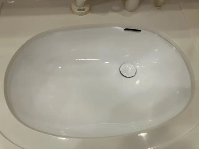 洗面ボールの欠け、ヒビ割れ直しますサービスの画像