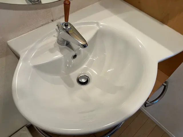 洗面ボールの欠け、ヒビ割れ直しますサービスの画像