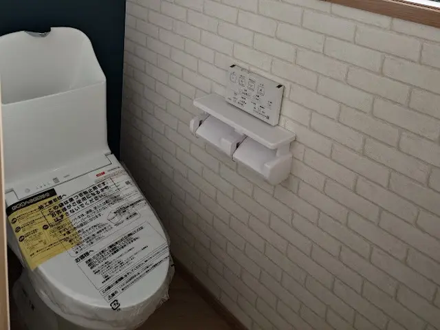 トイレリフォーム得意です　ついでに壁紙　床材張替えがお得！　任せて安心　自社施工サービスの画像