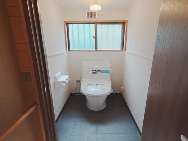 トイレリフォーム得意です　ついでに壁紙　床材張替えがお得！　任せて安心　自社施工サービスの画像