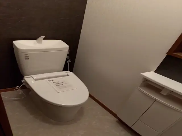 トイレリフォーム得意です　ついでに壁紙　床材張替えがお得！　任せて安心　自社施工サービスの画像