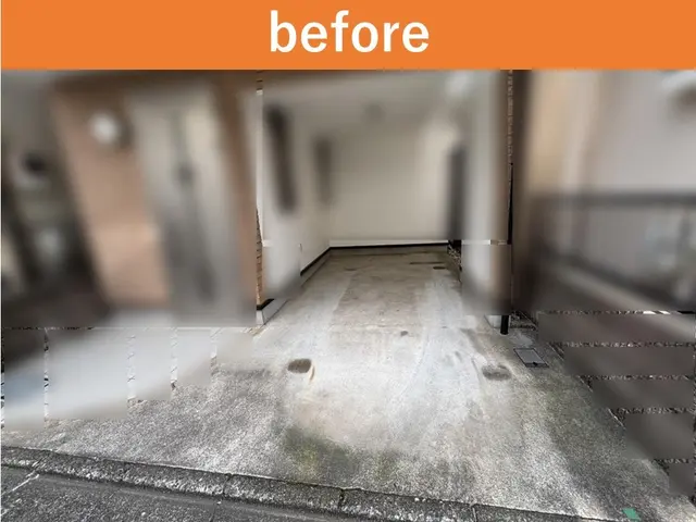 【駐車場の高圧洗浄】☆洗剤サービス中、丁寧作業でご好評いただいております！サービスの画像