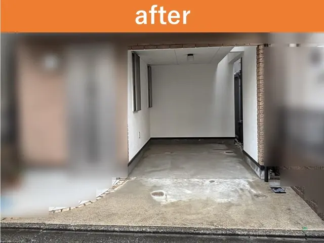 【駐車場の高圧洗浄】☆洗剤サービス中、丁寧作業でご好評いただいております！サービスの画像