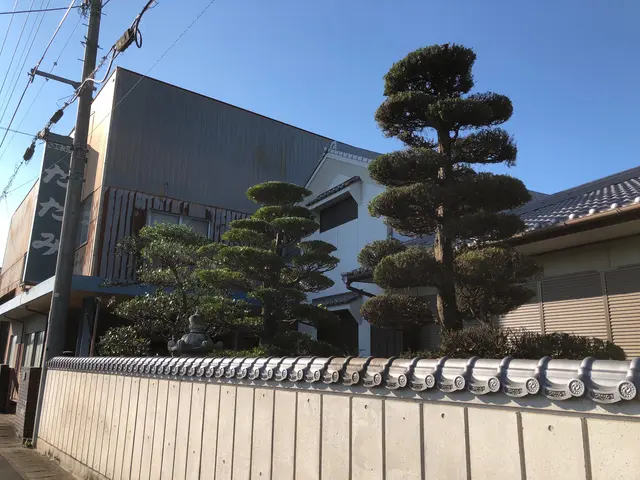 年中無休対応可能！早くて丁寧な庭木剪定サービスの画像