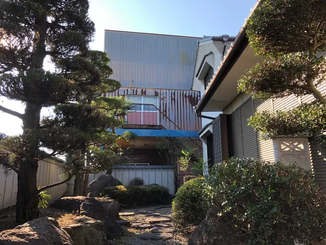 年中無休対応可能！早くて丁寧な庭木剪定サービスの画像