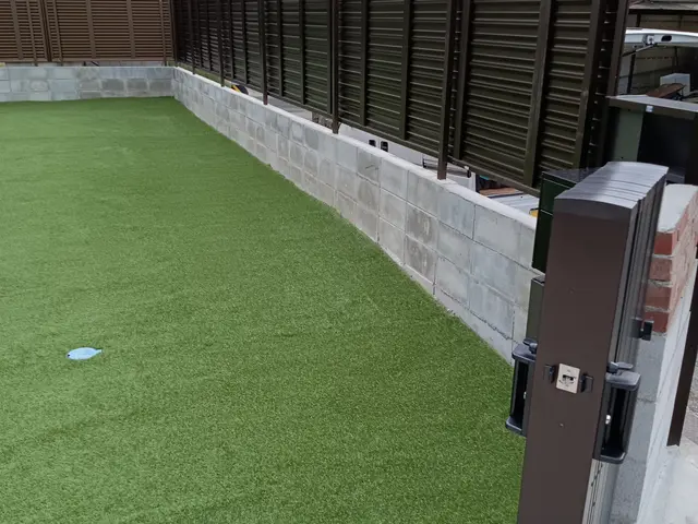 人工芝の施工実績もあり　ワンちゃん用の人工芝も対応致しますサービスの画像