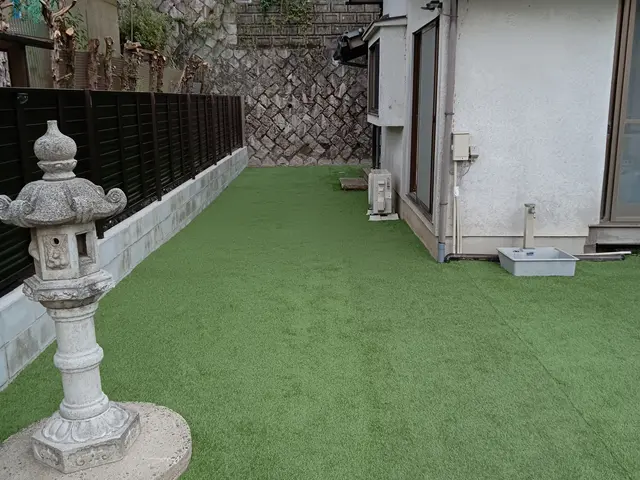 人工芝の施工実績もあり　ワンちゃん用の人工芝も対応致しますサービスの画像