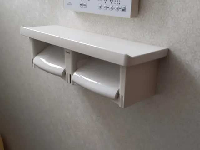 トイレットペーパーホルダーの交換・取り付けサービスの画像