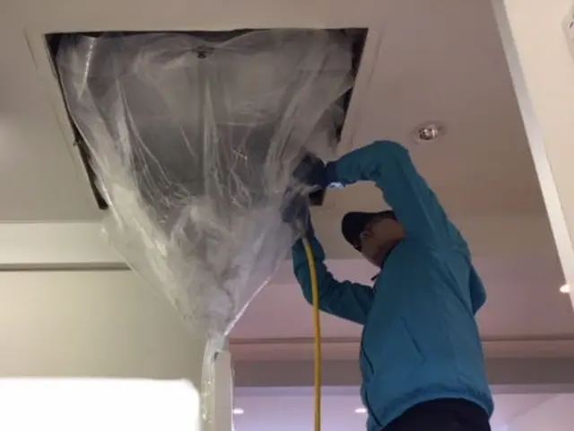 ★丁寧に掃除します★小規模事業所向け【日本エアコンクリーニング協会員】サービスの画像