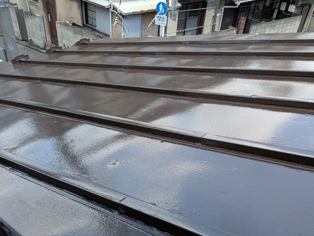 ☆トタン屋根塗装｜築年数・状態に合わせた塗装☆東京板橋区のまちのペンキ屋さんサービスの画像