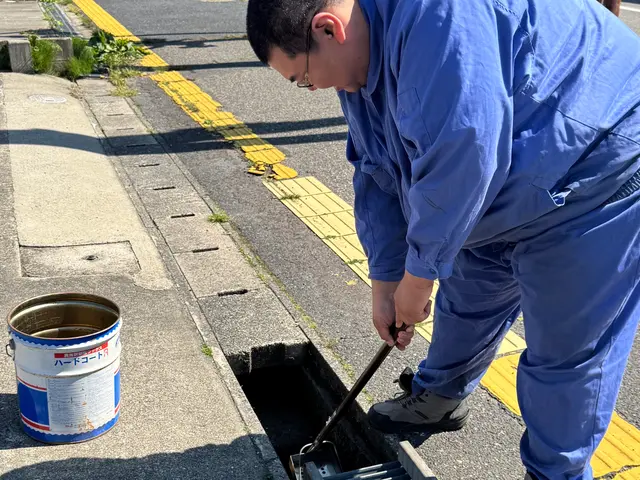 側溝掃除！やらなければと思いつつ後回しにしていませんか？それ、私たちがやります！サービスの画像