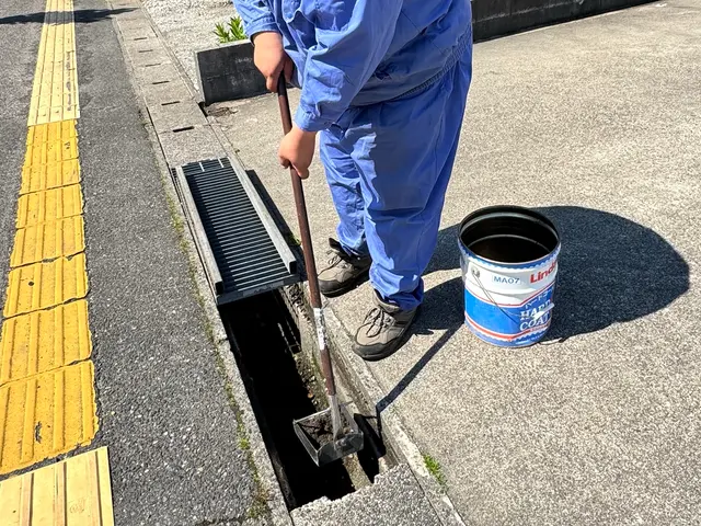 側溝掃除！やらなければと思いつつ後回しにしていませんか？それ、私たちがやります！サービスの画像