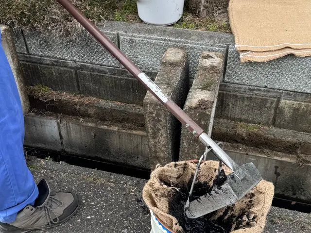 側溝掃除！やらなければと思いつつ後回しにしていませんか？それ、私たちがやります！サービスの画像