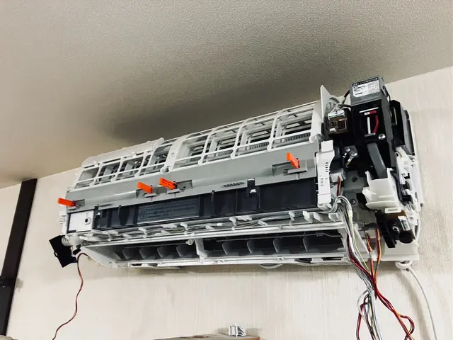 業界歴９年の分解洗浄でエアコン効率アップ/お掃除機能付も全メーカー対応可能！サービスの画像