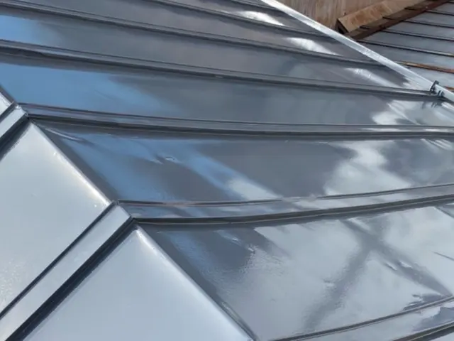 屋根トタン塗装塗り替えサービスの画像