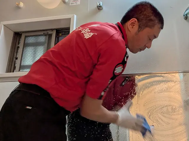 浴室の石鹸カス、水垢汚れ、カビ汚れのクリーニングはお任せくださいサービスの画像