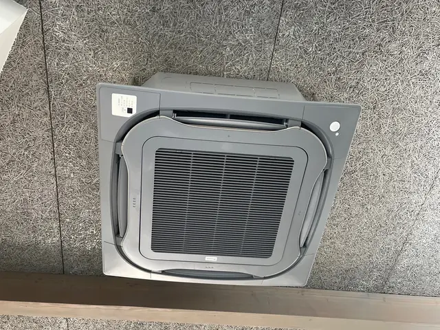 ☆天井埋め込みエアコン専門☆   自宅埋込　接骨院等☆実績あり☆ インボイス対応サービスの画像