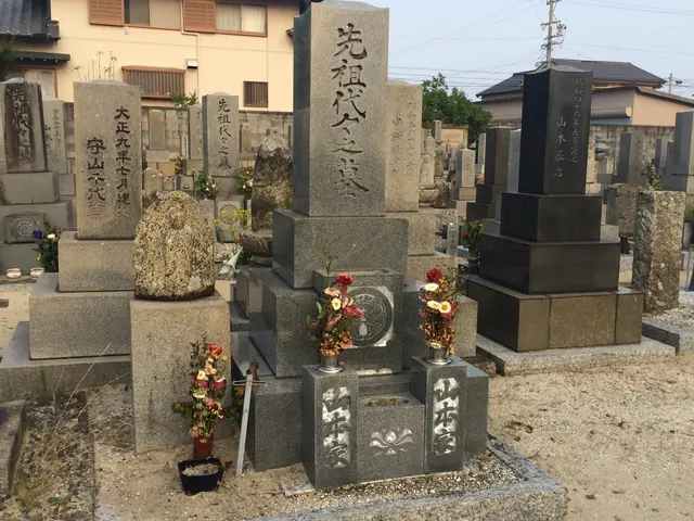 お墓クリーニングと墓石再生コーティングサービスの画像