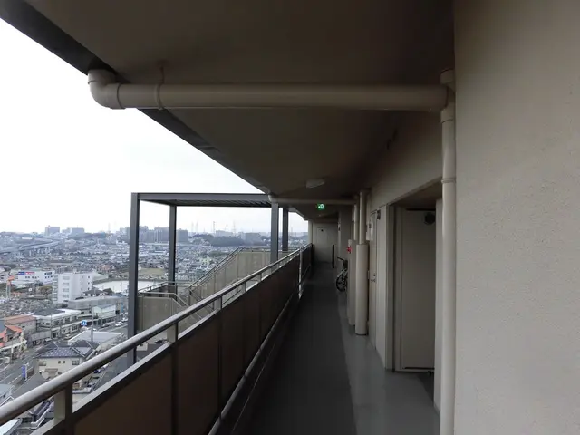 奈良県　高所の電球交換サービスの画像