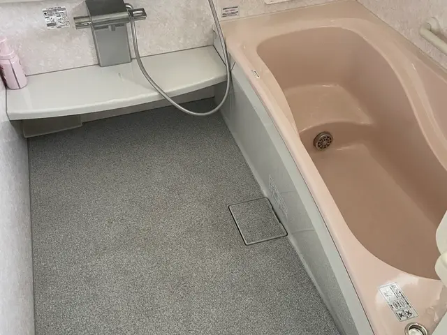 水垢・カビ徹底除去！浴室クリーニング（駐車場無料）サービスの画像